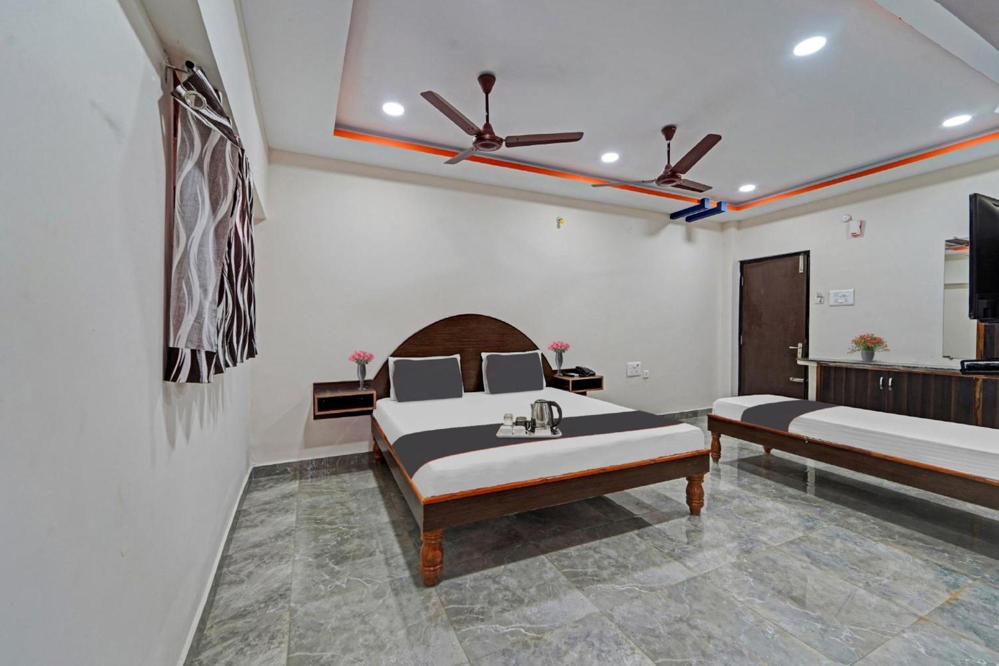 Capital O Lakshmi Residency Tirupati Exterior foto